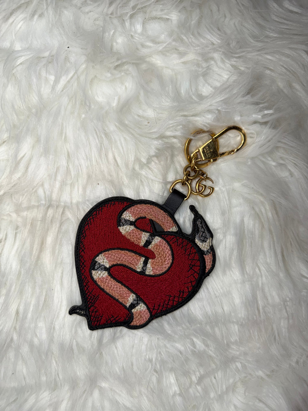 GUCCI KINGSNAKE HEART EMBROIDERED KEYCHAIN/ BAG CHARM