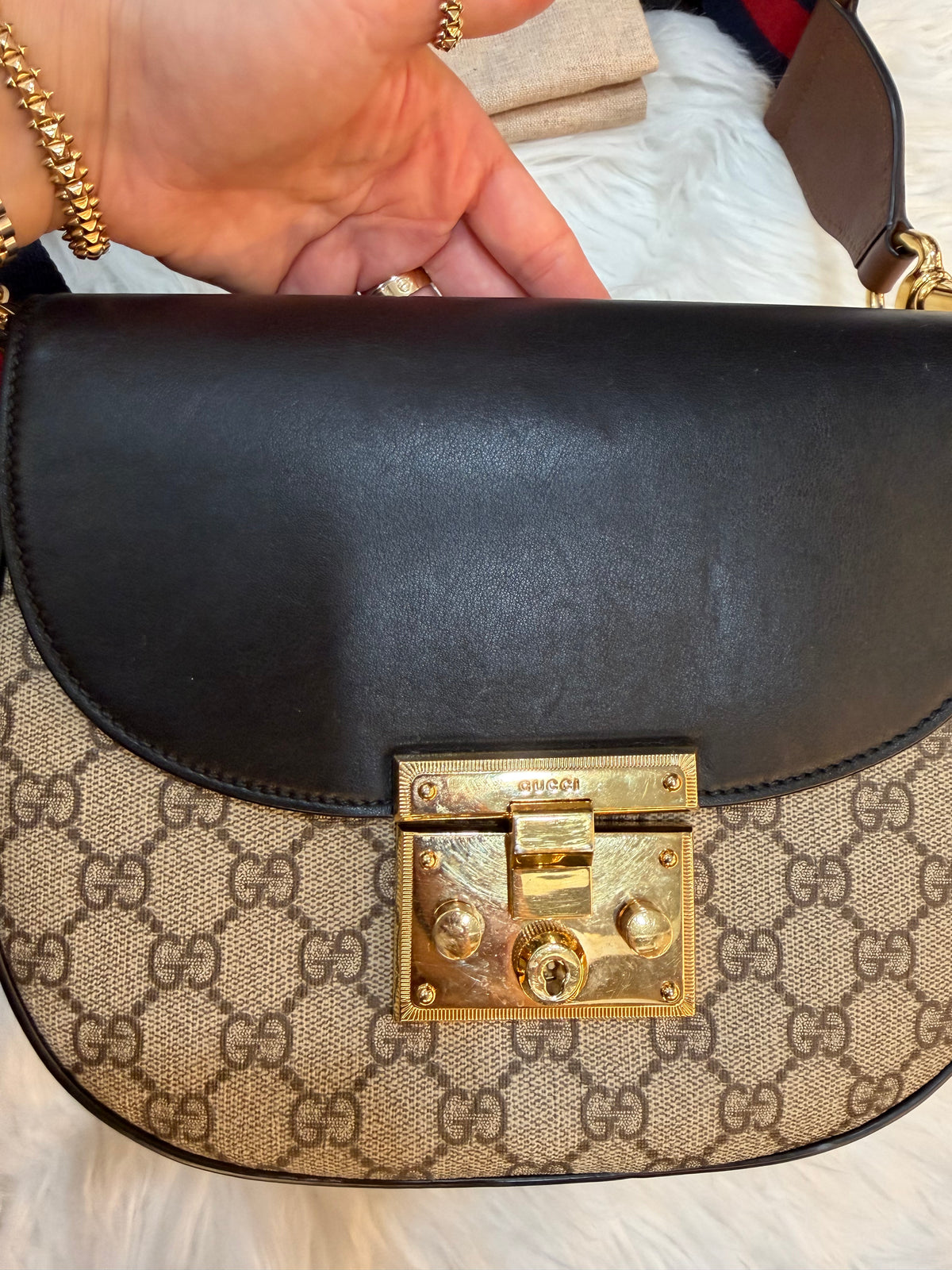 GUCCI PADLOCK SMALL GG SUPREME SHOULDER BAG