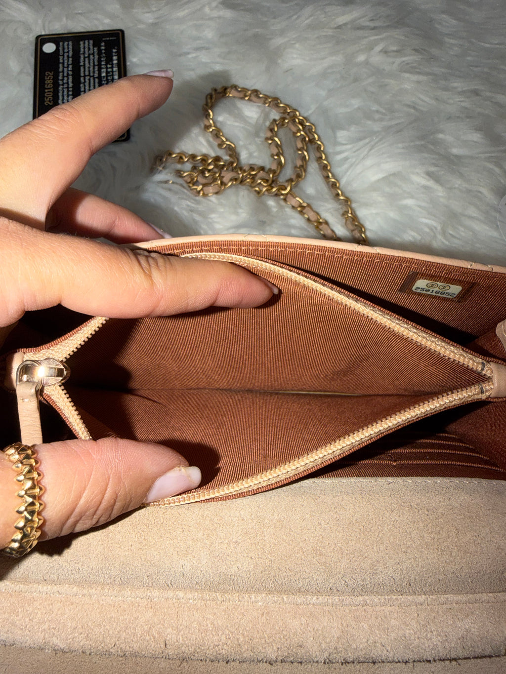 CHANEL (WOC) WALLET ON CHAIN