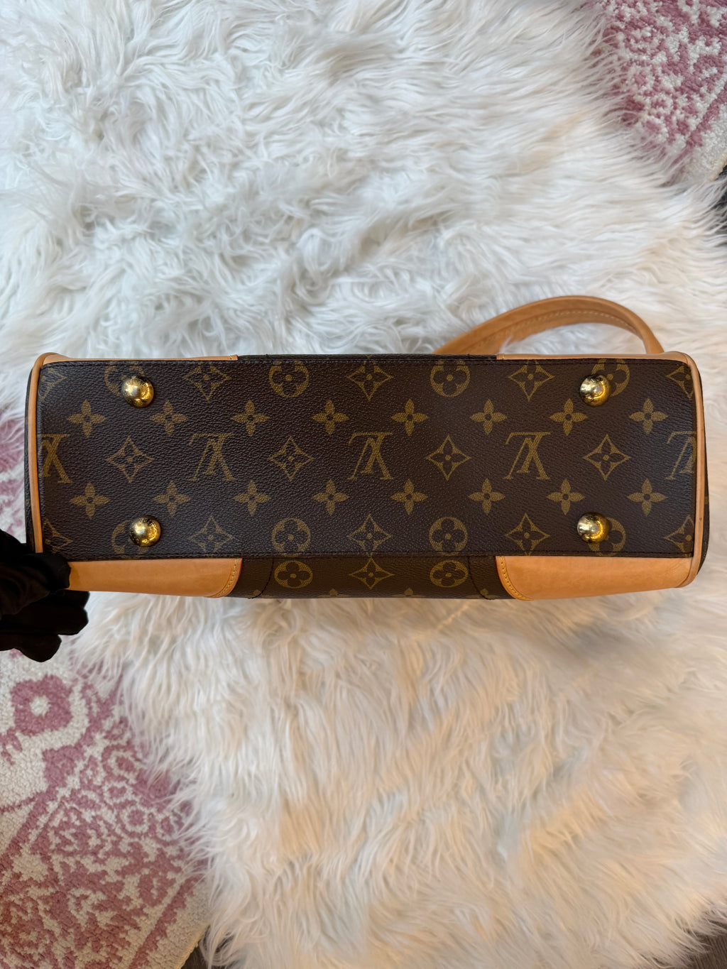 LOUIS VUITTON BEVERLY MM MONOGRAM CANVAS SHOULDER BAG