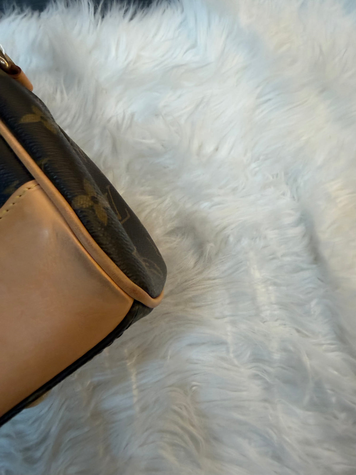 LOUIS VUITTON BEVERLY MM MONOGRAM CANVAS SHOULDER BAG