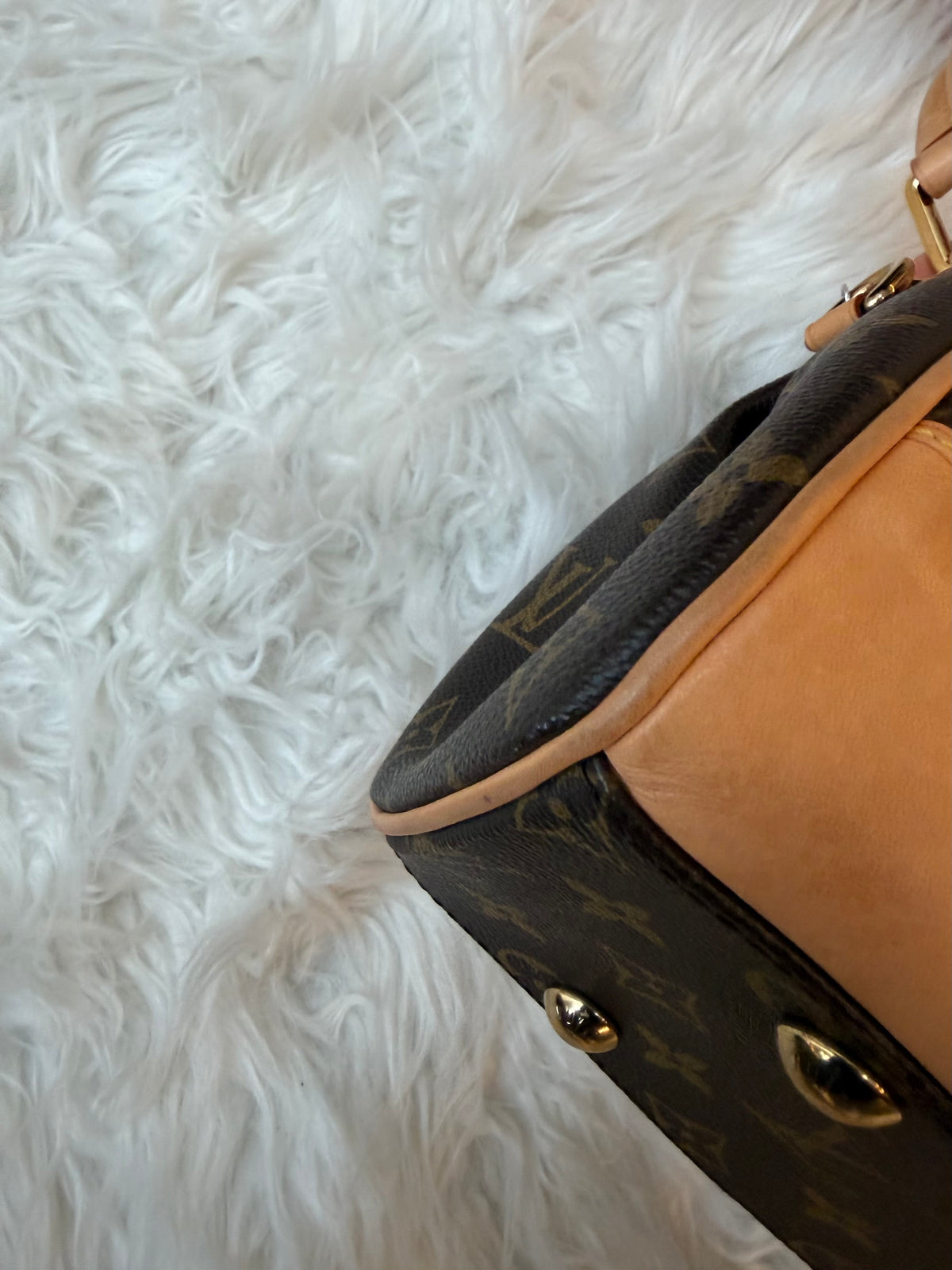 LOUIS VUITTON BEVERLY MM MONOGRAM CANVAS SHOULDER BAG
