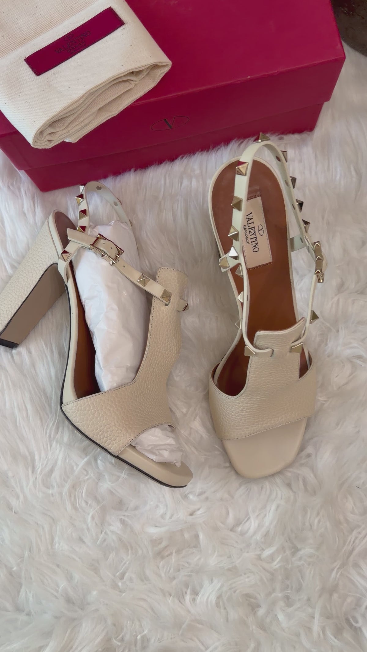 VALENTINO GARAVANI ROCKSTUD ANKLESTRAP SANDALS